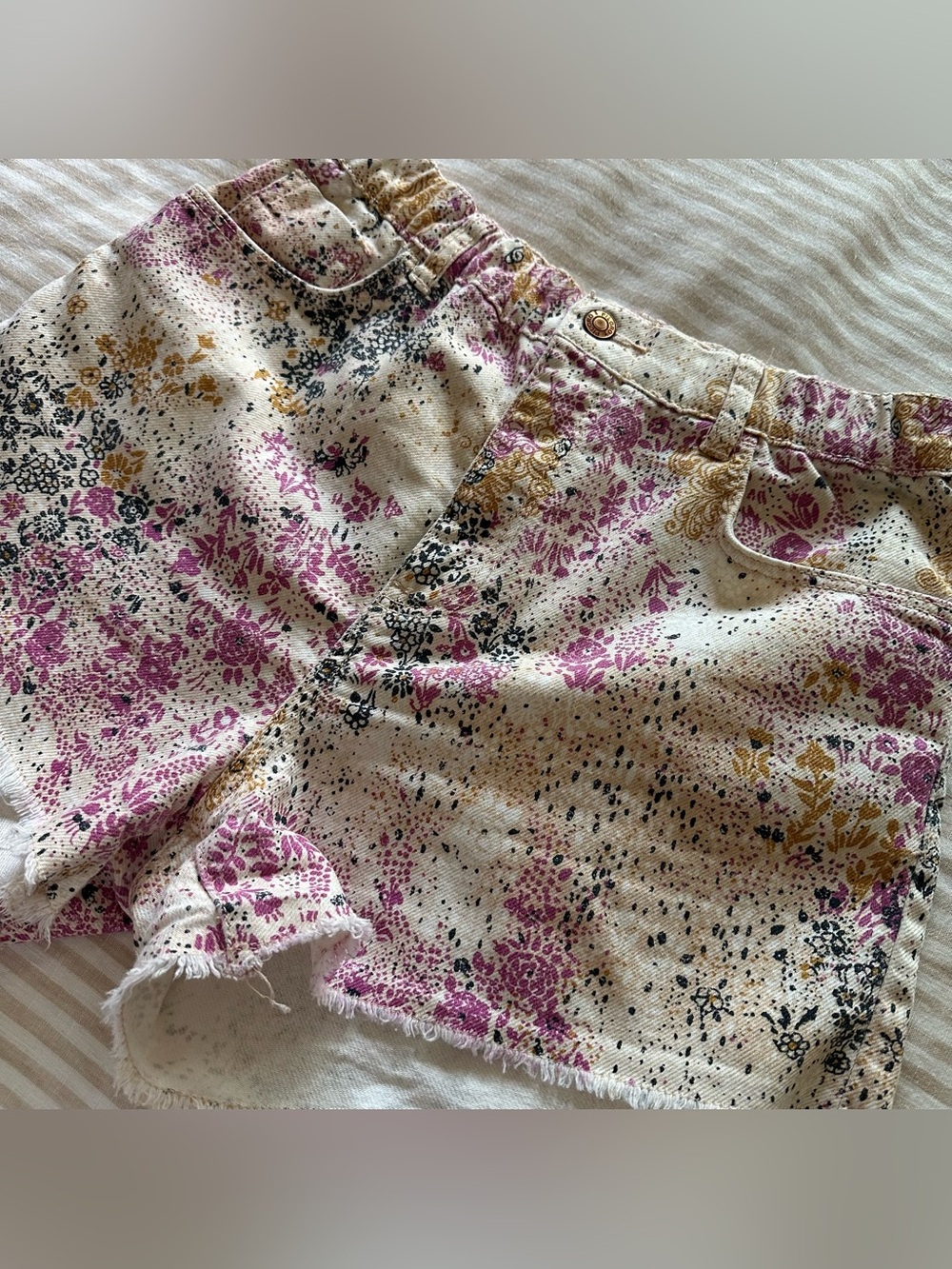 colorful speckled & floral anthropologie pilcro denim shorts / sz small